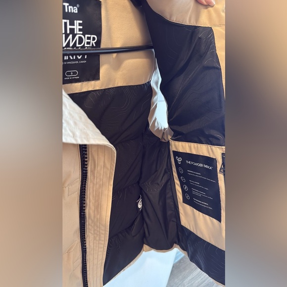 Aritzia TNA Powder Parka Vest size Small - Picture 7 of 7